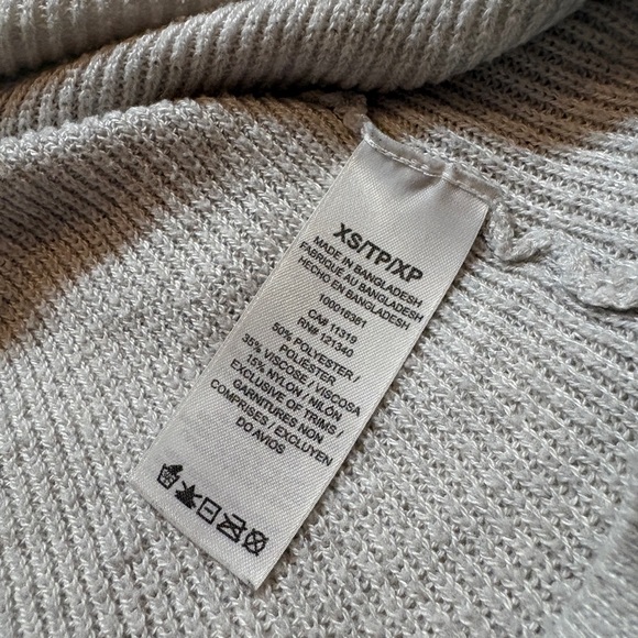 Dynamite Long Sleeve Zippered Top - Size x-small - Picture 3 of 5